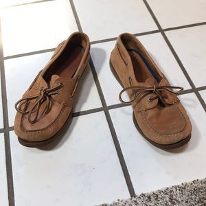 Men’s 10.5 leather Sperry boat shoes.